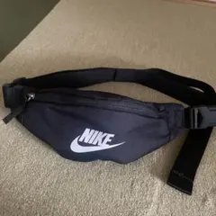 Nike ブラック ボディバッグ メッシュポケット付き