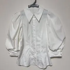 puritas トライアングルブラウス WHITE/オケーション、入学式 - メルカリ