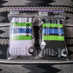 新品未開封 ファミリーマート ラインソックス 靴下 黒白2足セット25-28cm