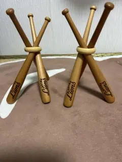 ライオンズ バット型ボールスタンド 2個セット