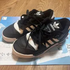 adidas スニーカー ブラック ホワイト 23.5cm レディースのサムネイル