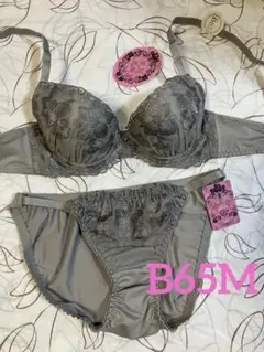 B65M グラナティス　花柄刺繍のブラ＆ショーツセット　グレーのサムネイル
