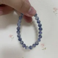 雪の結晶。デュモルチェライトインクォーツ ソフトバングル - メルカリ