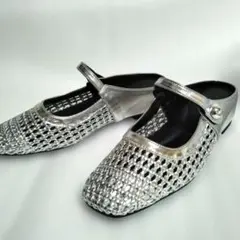 Xin Jing Shoes 編み込みメッシュミュールサンダル シルバーのサムネイル