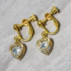 ハート CZ 揺れる　イヤリング ゴールド