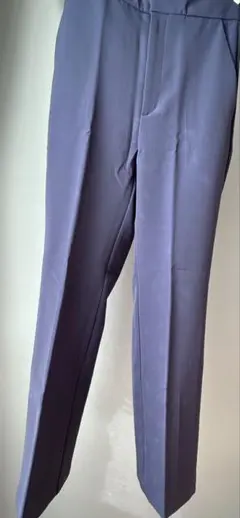 GU ストレッチストレートパンツ