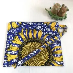 ＊ご愛顧感謝価格＊ハンドメイドのぷっくりポーチ…アフリカ布使用、共布持ち手付き