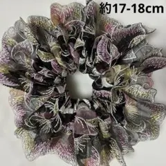 ハンドメイド ♡シュシュ フリル 黒に紫×青紫の大きな花の刺しゅう入 