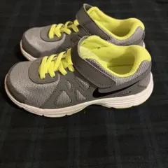 新品未使用　NIKEレボリューション2 18.5cm