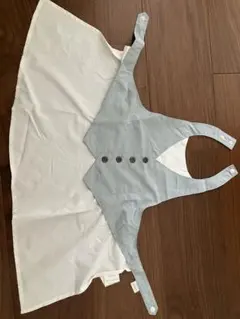 マールマール　水色と白のボタン付きエプロン