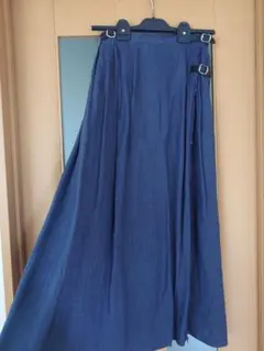 ネイビー サイドバックル付きロングスカート