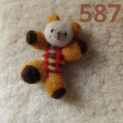 くまちゃん羊毛フェルトブローチ