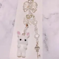 ビーズキーホルダー　うさぎ　白　シロ　推しカラー　y2k 韓国　コレクトブック