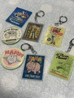 ディズニー　トイストーリー　トレーディング　缶バッジ　アクリルキーホルダー