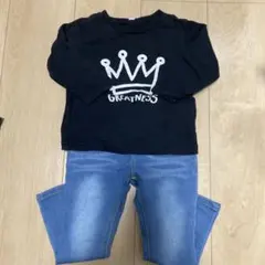 長袖Tシャツとデニムパンツセット