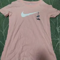 Nike 半袖Tシャツ ピンク グラフィックのサムネイル