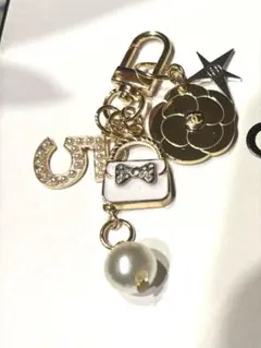 CHANEL カメリアチャーム 1 キーリング（ノーブランド）付き