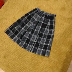 グレーとホワイトのチェック柄プリーツスカート