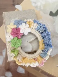ハンドメイド♡マーブル毛糸で編んだ　お花いっぱいシュシュ
