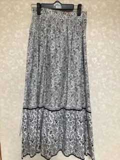 フレアスカート 白黒ペイズリー　23区