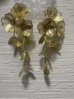 パーティー ブライダル 結婚式 イヤリング フラワー ゴールド　着用写真あり