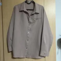 ピンクベージュ長袖シャツ オフィスカジュアル