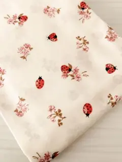 （現品限り）生地　花柄　てんとう虫　シーチング　2mカット
