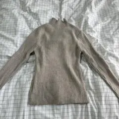 ベージュ リブ編み ハイネックセーター