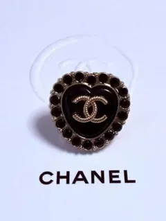 ✴︎CHANEL ✴︎金色黑色心形徽章