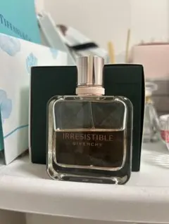 GIVENCHY IRRESISTIBLE オーデパルファムのサムネイル