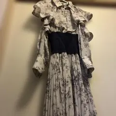 フリル付き花柄マキシワンピース