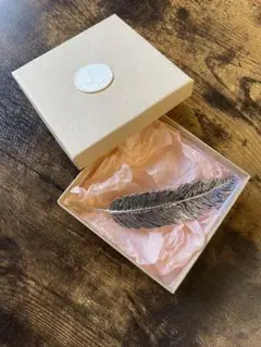 ゴールド ブローチ