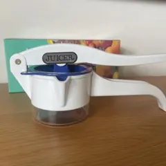 ハンドジューサー 手絞り　絞り器　手作りジュース　ジューサーのサムネイル