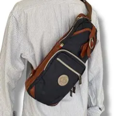 良品　オロビアンコ　ボディバッグ　スリングバッグ　ナイロン　ネイビー　斜めがけ