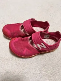 New Balance ピンク アクアシューズ 【今週末まで】