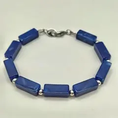 青い長方形ビーズのブレスレット