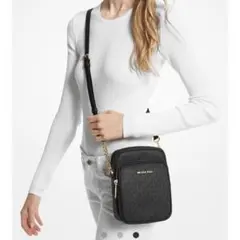 【極美品】マイケルコース　クロスボディ シグネチャー　ショルダーバッグ　チェーン