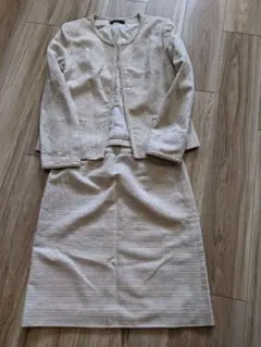 シューラルー　ツイード　セットアップ　ベージュ　ノーカラー　スカート　フォーマル