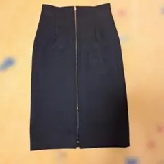 ブラック、ハイウエストタイトスカートです。