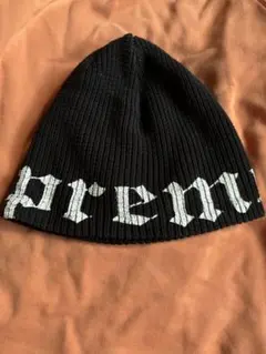 Supreme 黒 ニット帽 ロゴ入り