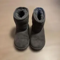 UGG キッズ　ムートンブーツのサムネイル