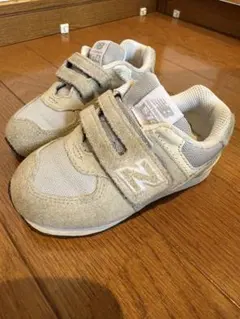 New Balance 574 ベージュ スニーカー