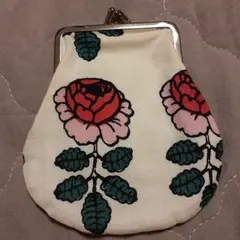 マリメッコ バラの花柄 がま口ポーチ