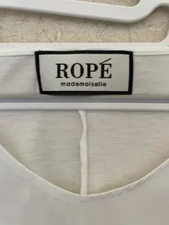 ROPÉ mademoiselle ホワイト Vネック 半袖トップスのサムネイル