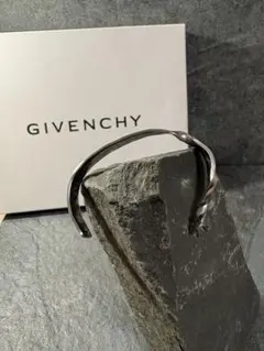 Givenchyバングル