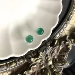 グリーンオニキスのシンプルぷっくりカボションノンホールピアス
