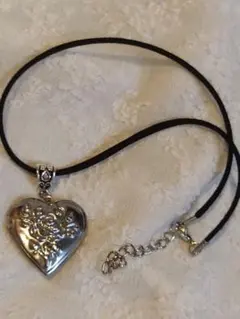 ハート ローズ 薔薇 ロケット チョーカー シルバートーン