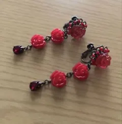 ANNA SUI 赤い薔薇のイヤリング