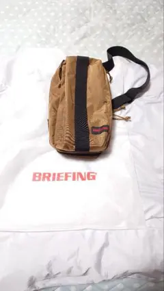 ブリーフィング ボディバッグ カーキ