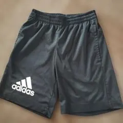 adidas ハーフパンツ 130サイズ 黒
